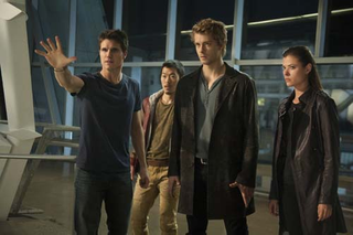 Illustration for article titled First Official Pics of Tomorrow People, The 100 and Star-Crossed!